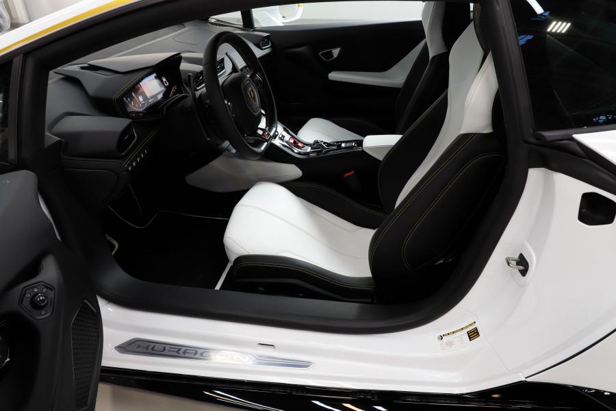 Интерьер Lamborghini Huracan RWD Ad Personam (06894) 2017 года  (фото 7 из 13)